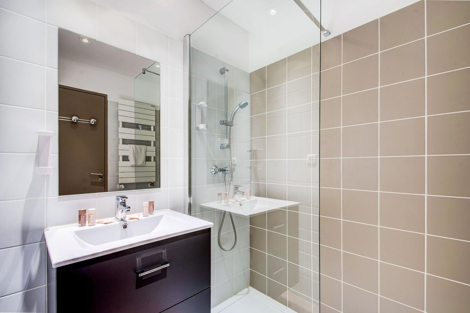 La Tour Carree - Grasse Sud Hotel Peymeinade ภายนอก รูปภาพ