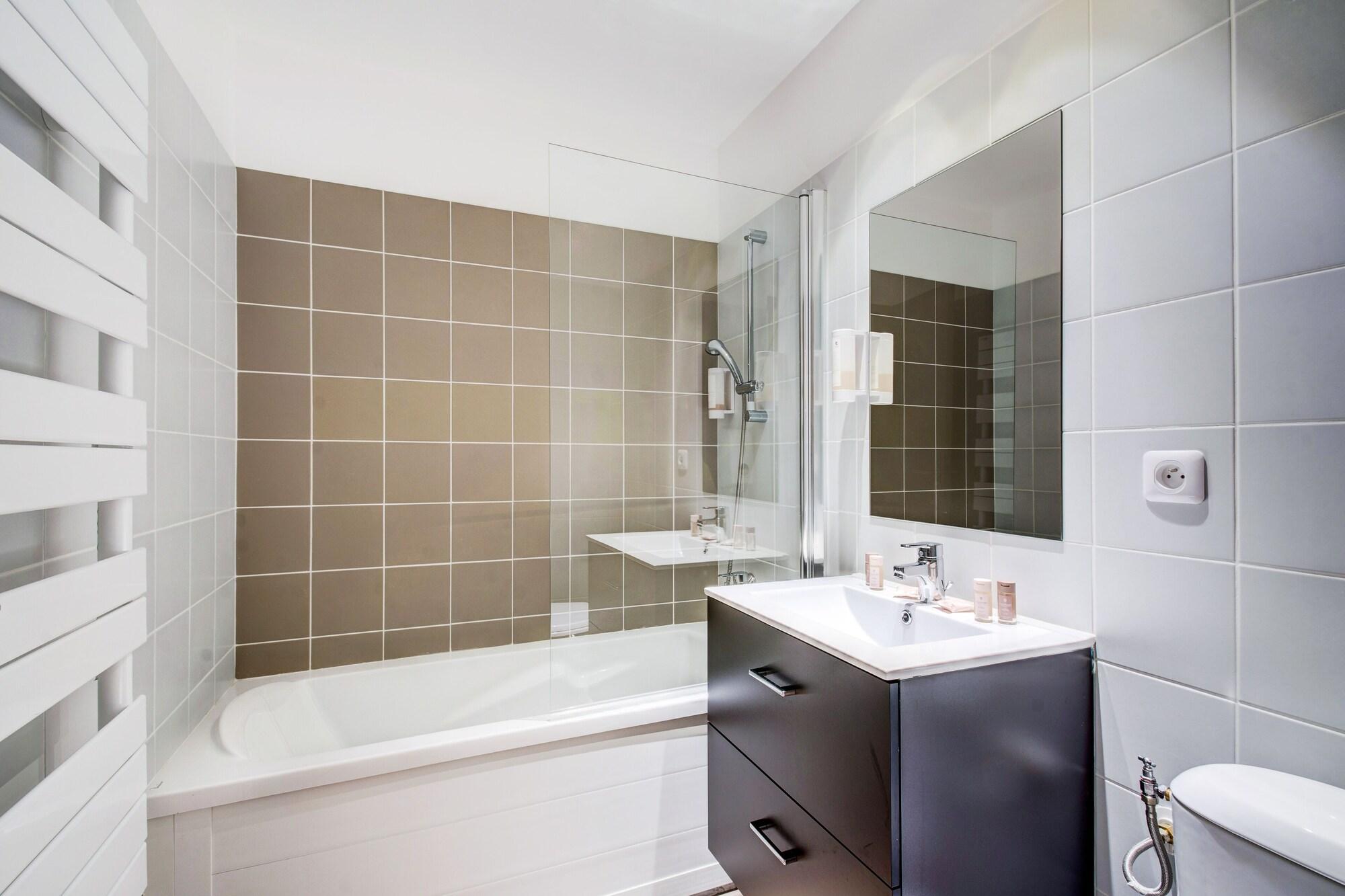La Tour Carree - Grasse Sud Hotel Peymeinade ภายนอก รูปภาพ
