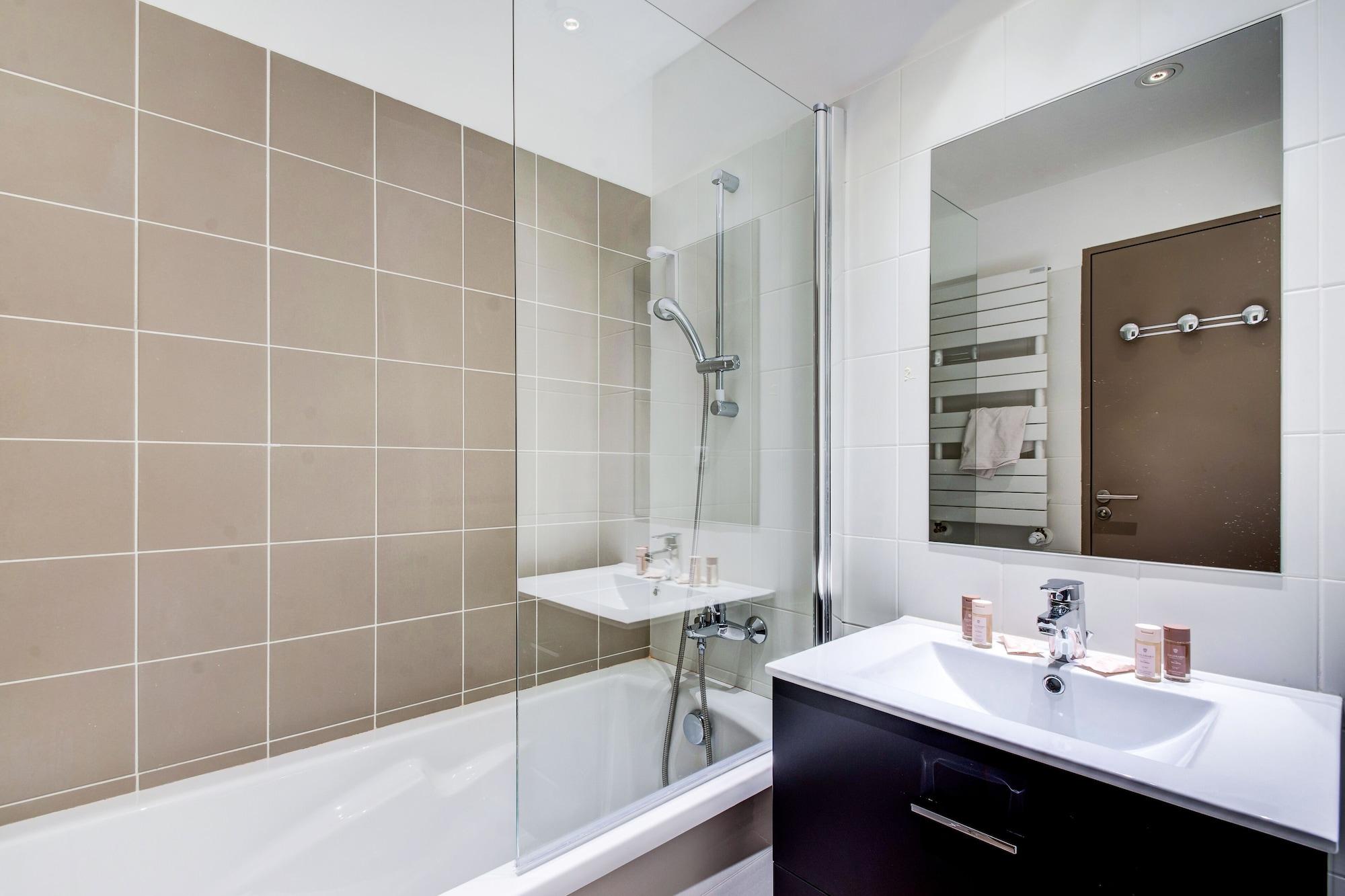 La Tour Carree - Grasse Sud Hotel Peymeinade ภายนอก รูปภาพ
